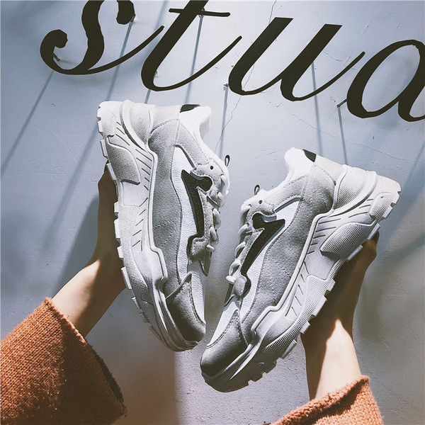 Női tornacipő vastag talppal, két színben