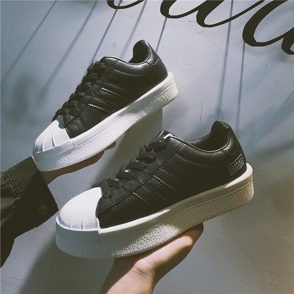 Stílusos női tornacipő eko bőrből három színben