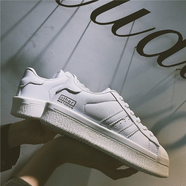 Stílusos női tornacipő eko bőrből három színben