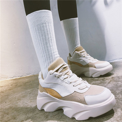 Női hétköznapi tornacipő vastag talppal, két színben