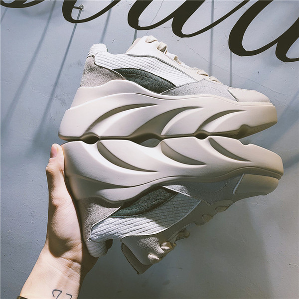 Női hétköznapi tornacipő vastag talppal, két színben