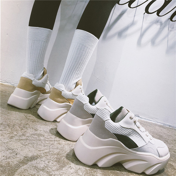 Női hétköznapi tornacipő vastag talppal, két színben