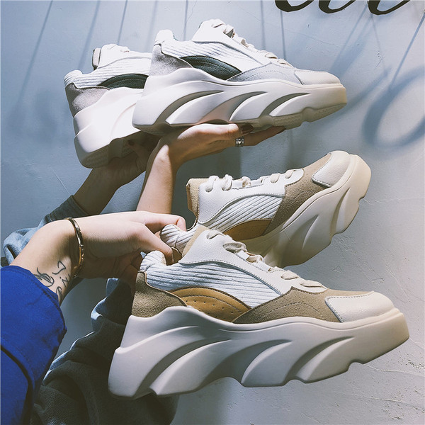 Női hétköznapi tornacipő vastag talppal, két színben