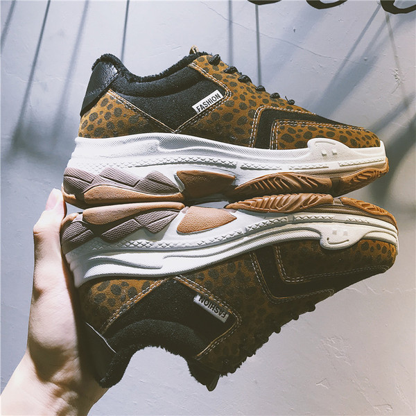 Aktuális női tornacipő állatmintával