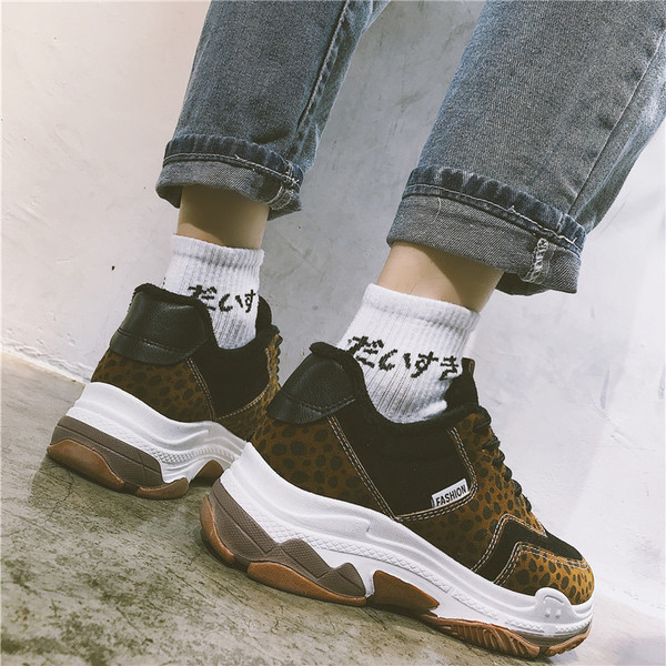 Aktuális női tornacipő állatmintával