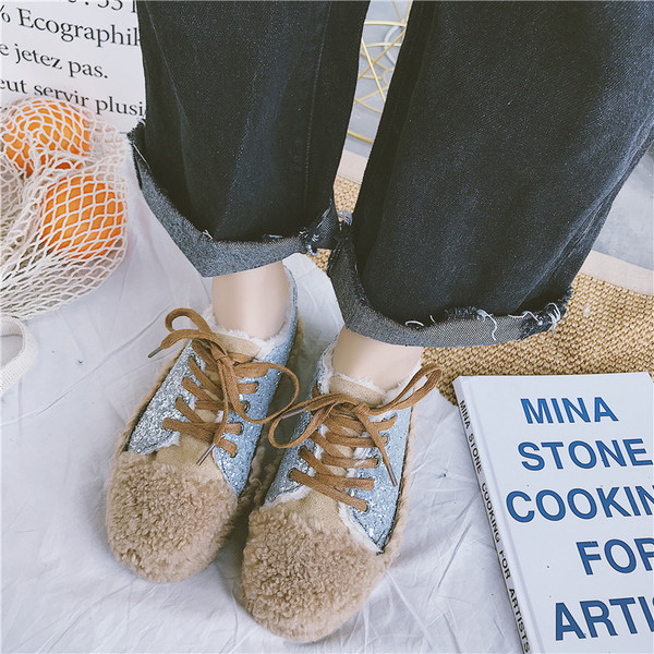 Aktuális női pehely tornacipő puha béléssel, két színben