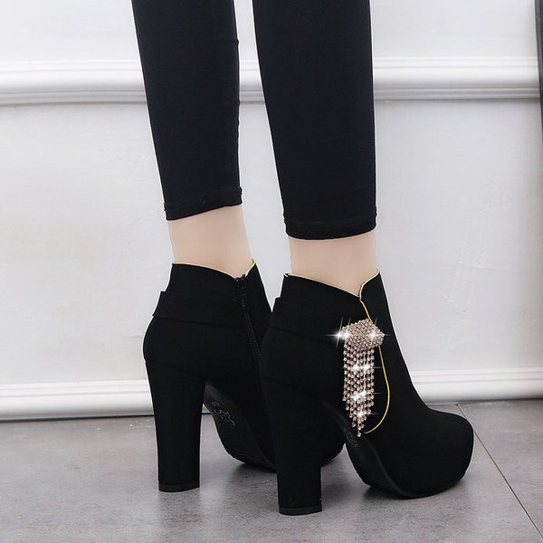 HIT elegáns női csizma fekete színben