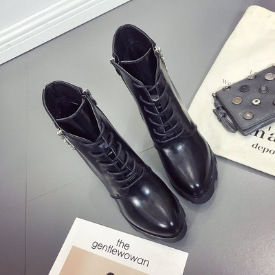 Κομψές κυρίες δερμάτινες μπότες με φερμουάρ