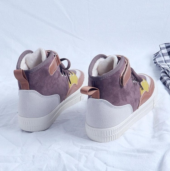 Új női tornacipő őszre és télre két színben