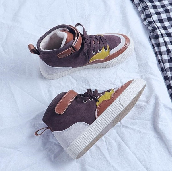 Új női tornacipő őszre és télre két színben