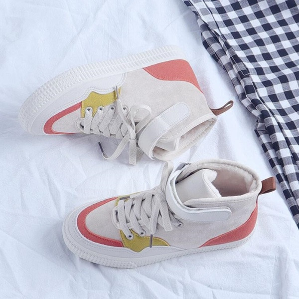 Új női tornacipő őszre és télre két színben