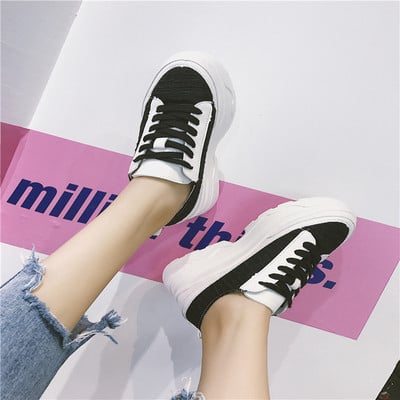 Tenisi de dama actuali cu talpa inalta in trei culori