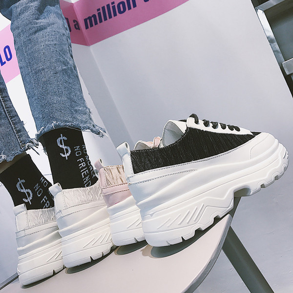 Tenisi de dama actuali cu talpa inalta in trei culori