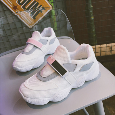 Alkalmi női tornacipő három színben matricákkal