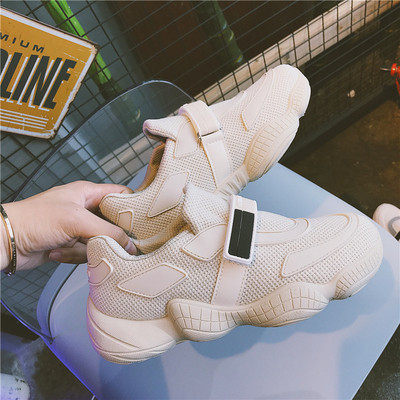 Alkalmi női tornacipő három színben matricákkal