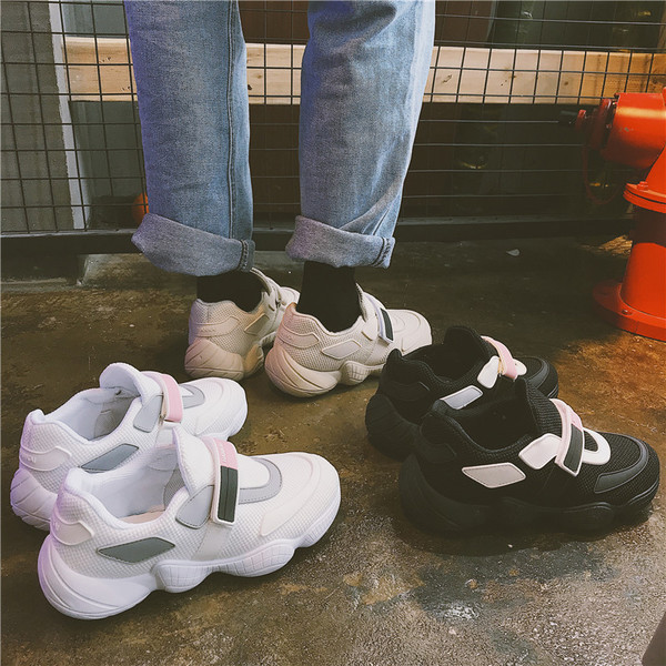 Alkalmi női tornacipő három színben matricákkal