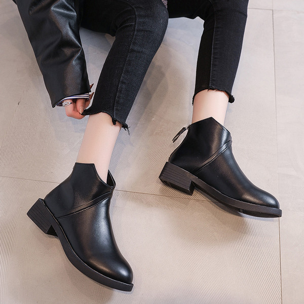 Öko bőrből készült női csizma fekete színű cipzárral