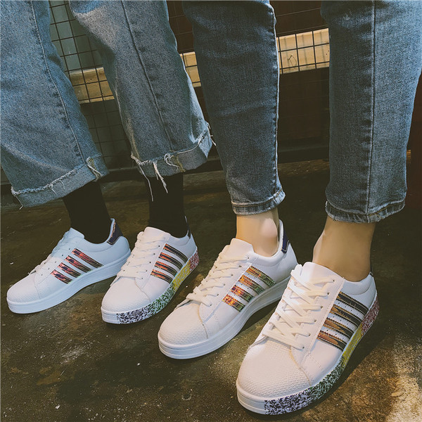 Modern női tornacipő színes talppal