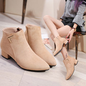 Elegáns női csizma fém elemmel, két színben