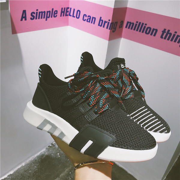 Modern, légáteresztő női tornacipő három színben