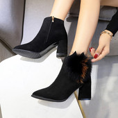 Elegáns női pehelycsizma fekete színben - két modell