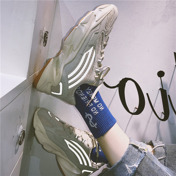 Αθλητικά γυναικεία αθλητικά παπούτσια με παχιά σόλα σε δύο χρώματα