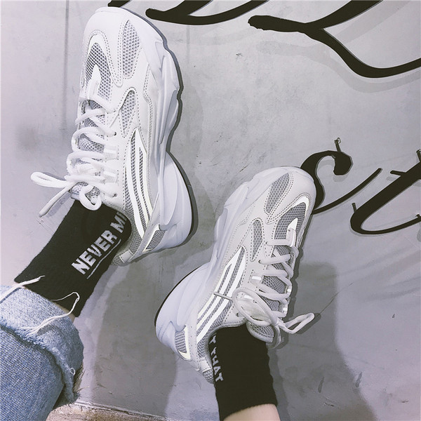 Αθλητικά γυναικεία αθλητικά παπούτσια με παχιά σόλα σε δύο χρώματα