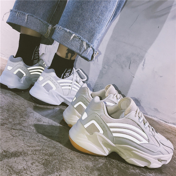 Αθλητικά γυναικεία αθλητικά παπούτσια με παχιά σόλα σε δύο χρώματα