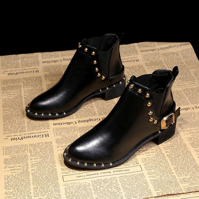 Öko bőrből és fém elemekből készült női csizma két színben