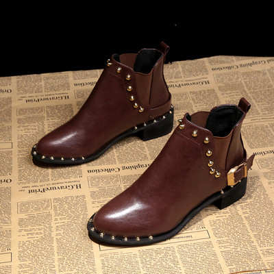 Öko bőrből és fém elemekből készült női csizma két színben