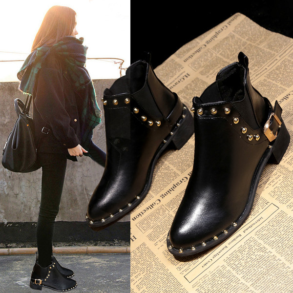 Öko bőrből és fém elemekből készült női csizma két színben