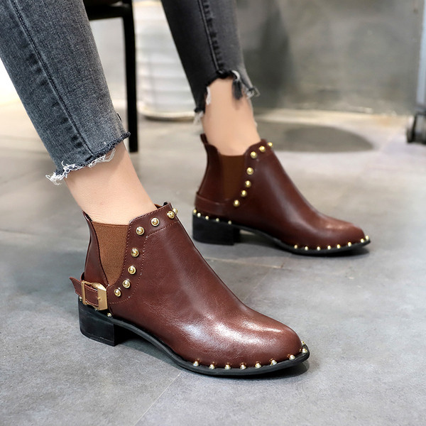 Öko bőrből és fém elemekből készült női csizma két színben