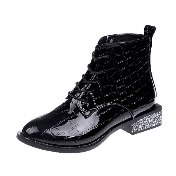 Stílusos női csizma fényes sarokkal - két modell