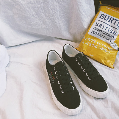 Alkalmi női tornacipő három színben felirattal