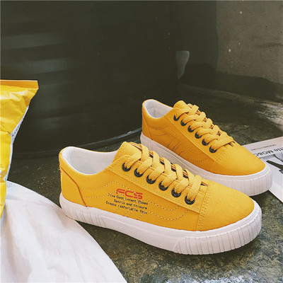 Alkalmi női tornacipő három színben felirattal