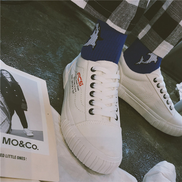 Alkalmi női tornacipő három színben felirattal