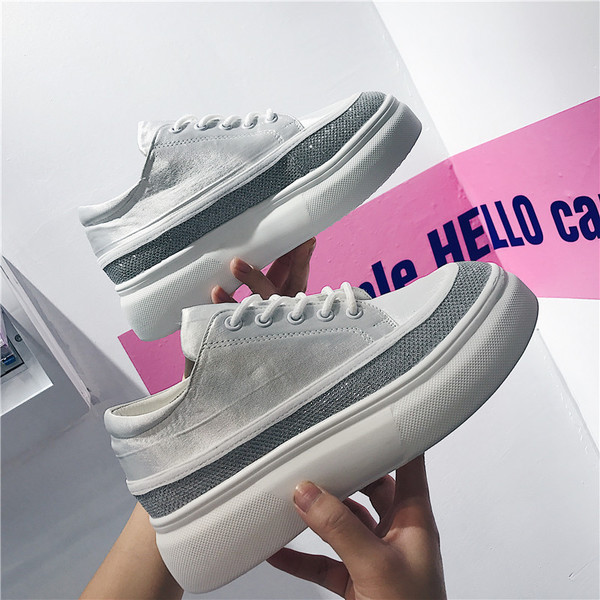 Stílusos női tornacipő vastag talppal, két színben