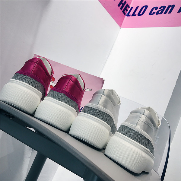 Stílusos női tornacipő vastag talppal, két színben