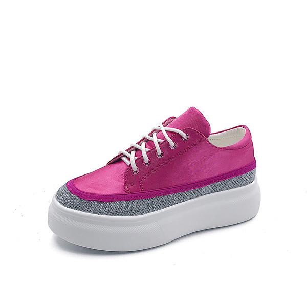 Stílusos női tornacipő vastag talppal, két színben