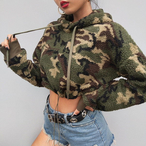 Мека камуфлажна дамска блуза къс модел с дълъг ръкав