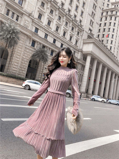 Hosszú, modern női ruha fekete és rózsaszín színben