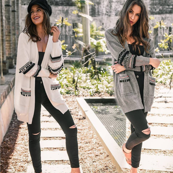 Modern női kardigán hosszú modell zsebekkel, három színben