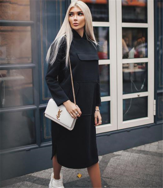 Sport-alkalmi női ruha nagy zsebbel és kapucnival három színben