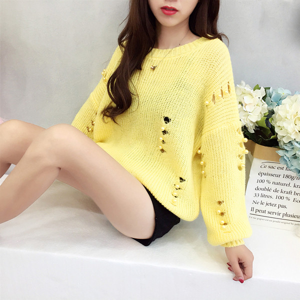 Pulover de dama modern cu decor de perle si motive rupte in patru culori