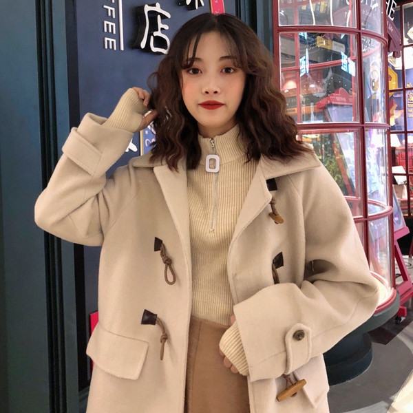 Modern női hosszú kabát bézs színben