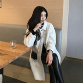 Стилно дамско палто за зимата в бял цвят