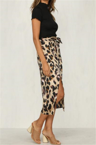 Fusta de dama eleganta cu talie inalta si crapata cu imprimeu leopard