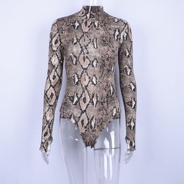 Κυρίες μόδα υψηλό κολάρο και δεξιά κολάρο