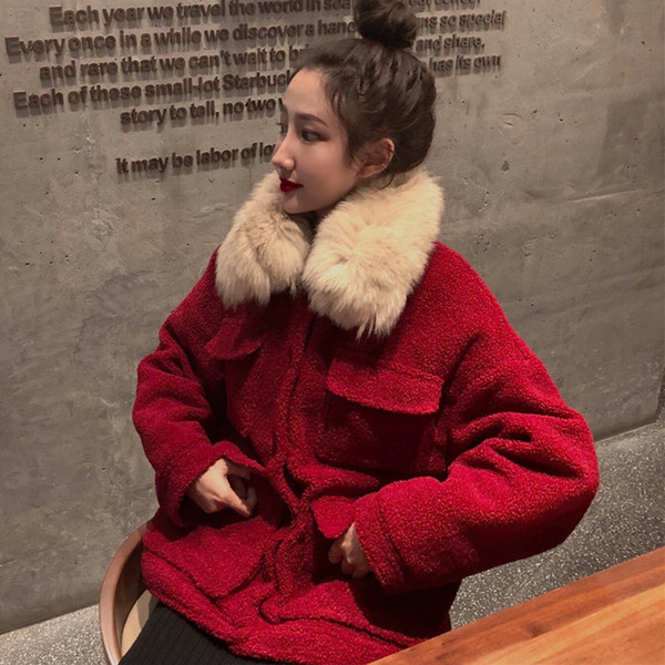 Puha női kabát gallérral, piros színben