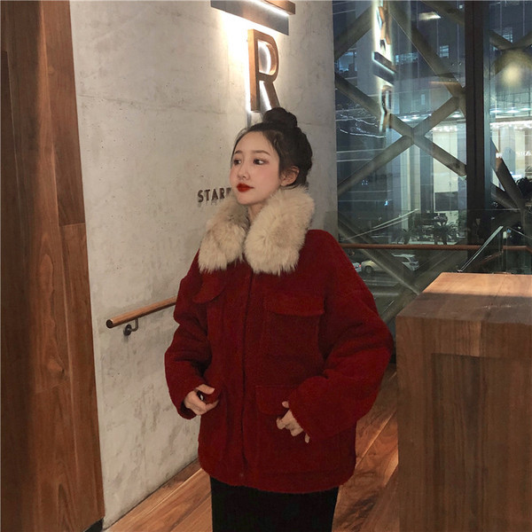 Puha női kabát gallérral, piros színben